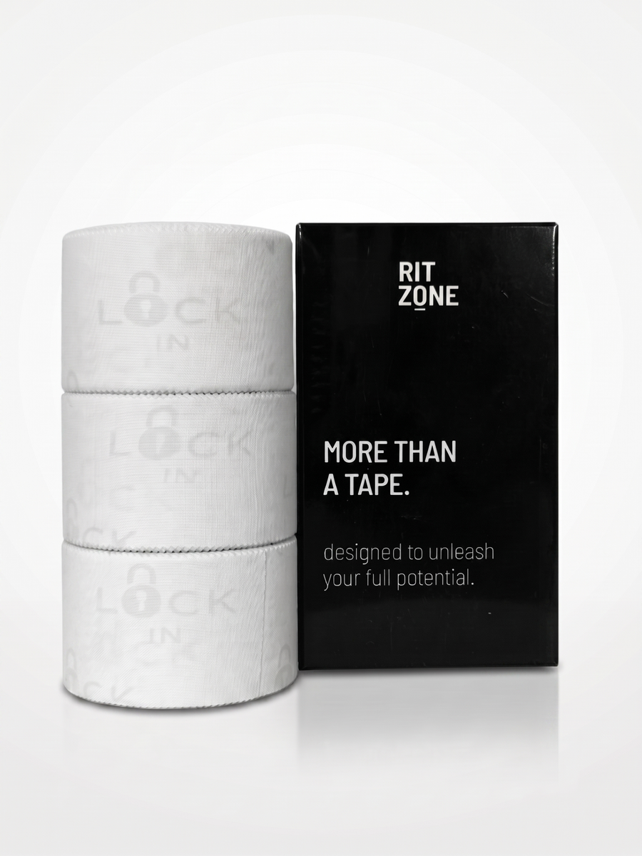Set RITZONE Athletic Tape: trei role de bandă albă lângă cutia neagră